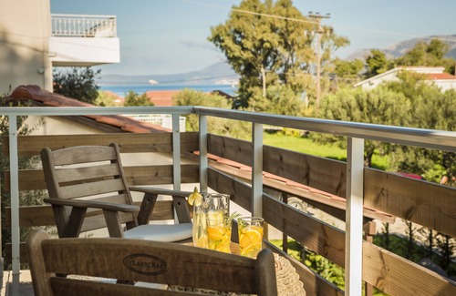 Lassi Apartment | A place to relax and enjoy the surrounded nature and the sound of the waves.