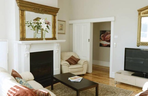 Ballarat House | A Place To Stay - Ascot & Eyre