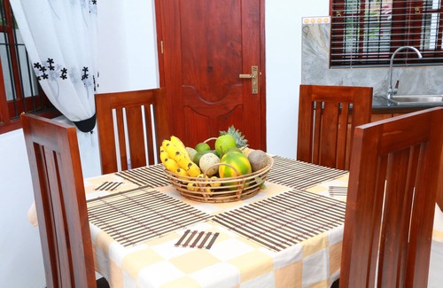 Daluwakotuwa Villa | a private house with a garden