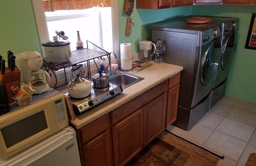 Queens Apartment | A Quaint Little "Peace" of Heaven by the Beach!