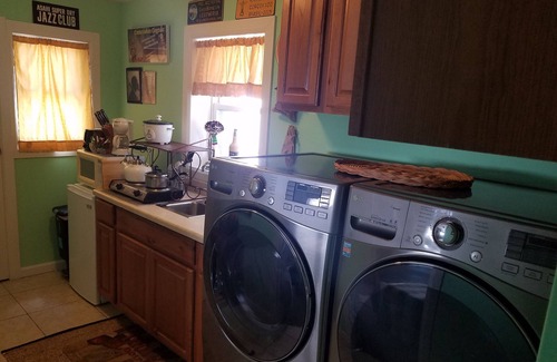 Queens Apartment | A Quaint Little "Peace" of Heaven by the Beach!