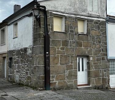 Castro Caldelas House | A Ribeira