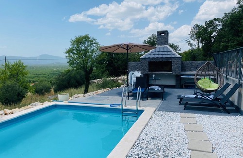 Sestanovac Villa | A secluded house "La Finca OliveTree"