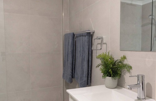 Kallaroo House | A short trip to the beach - Self Contained