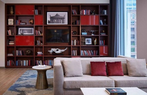 West Loop Gate House | A short walk from downtown highlights