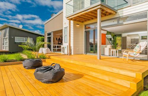 Whangapoua House | A Slice of Summer - Whangapoua Holiday Home