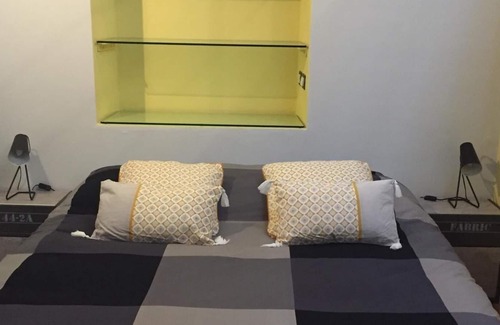 Cremona Apartment | A small and modern wedding favor in the historic center of the city