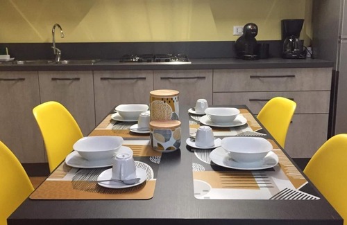 Cremona Apartment | A small and modern wedding favor in the historic center of the city