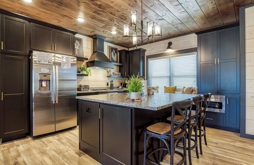 Wears Valley Cabin | A Smoky Mountain Splash-Smith Creek Reserve, Waterpark, Theater Room, Pool!
