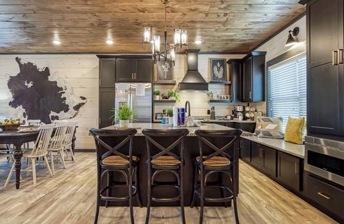 Wears Valley Cabin | A Smoky Mountain Splash-Smith Creek Reserve, Waterpark, Theater Room, Pool!