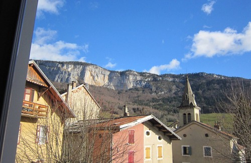 Saint-Martin-en-Vercors House | A spacious, welcoming house between village, field and forest.