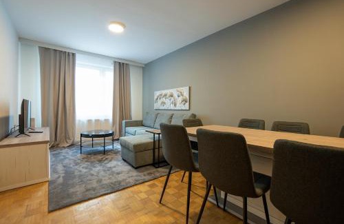 Stuwerviertel Apartment | A spacious 3-bedroom apartment with king-size beds is located within 5 minute’s walk from the Prater