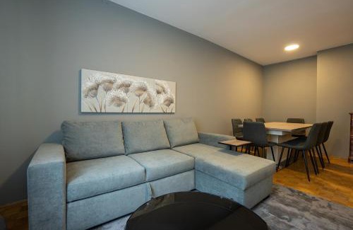 Stuwerviertel Apartment | A spacious 3-bedroom apartment with king-size beds is located within 5 minute’s walk from the Prater