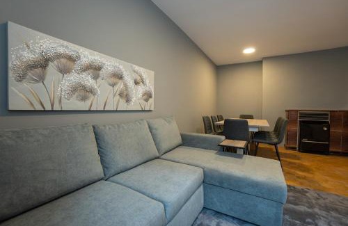 Stuwerviertel Apartment | A spacious 3-bedroom apartment with king-size beds is located within 5 minute’s walk from the Prater