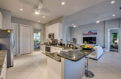 Pelican Villa | A spacious 6-bedroom retreat in sunny Cape Coral.