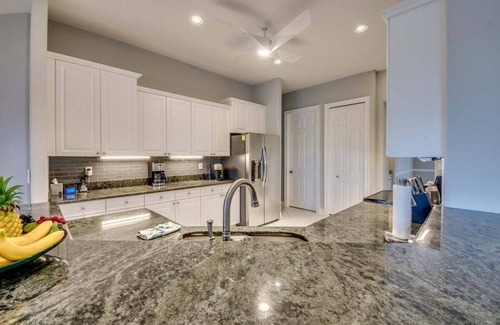 Pelican Villa | A spacious 6-bedroom retreat in sunny Cape Coral.