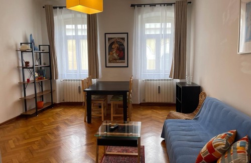 Barriera Vecchia-San Giacomo Apartment | A spacious apartment with full kitchen in the city center!