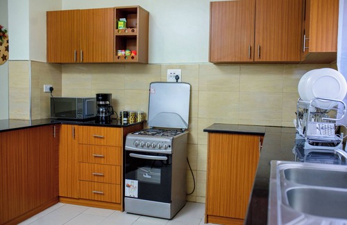 Entebbe Apartment | A spacious greenery hideout with a botanical garden view