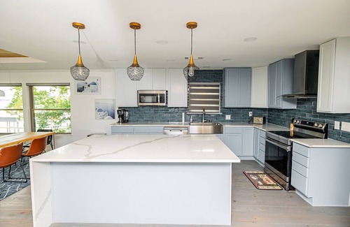Lake Bridgeport House | A Spacious Lake House - Access to Lake Beach!
