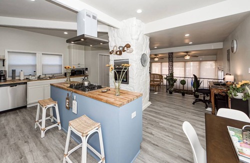 North Charleston House | A spacious, retreat in North Charleston, just 10 minutes from historic Downtown Charleston and minutes from trendy Park Circle’s breweries, restaurants, and parks.