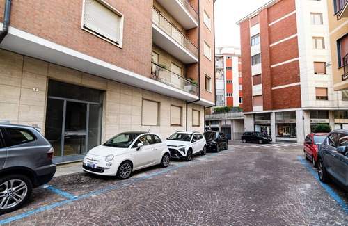 Alba Apartment | A stone's throw from the towers, Wine in the center of the city