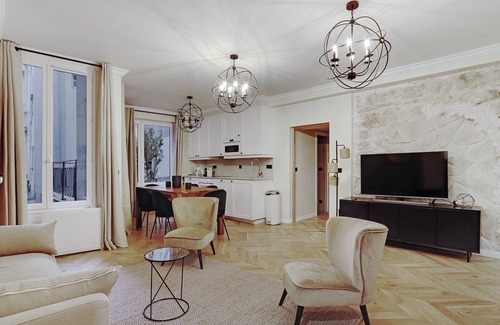 Arts-et-Metiers Apartment | A Stunning 3BR/3BA in the Marais