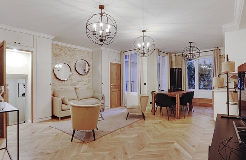Arts-et-Metiers Apartment | A Stunning 3BR/3BA in the Marais