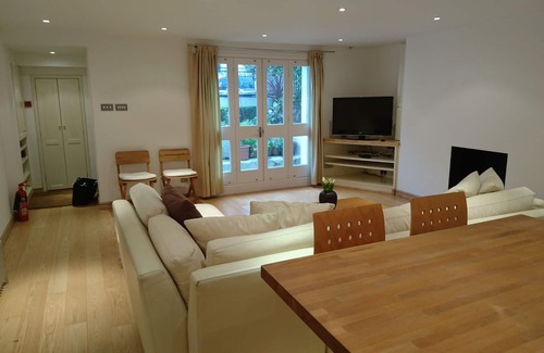Pembridge Apartment | A stunning apartment, recently appointed and maintained to a high standard