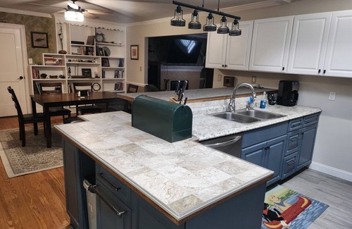 Clifton Forge House | A Stylish 2+ Bedroom Rancher