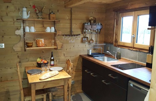 Saint-Victor-de-Cessieu Cottage | A taste of authenticity in a charming gite with Nordic bath