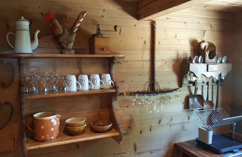 Saint-Victor-de-Cessieu Cottage | A taste of authenticity in a charming gite with Nordic bath