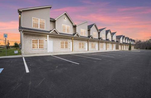 Clarksville Apartment | A Taste of Luxe *Upscale Condo*