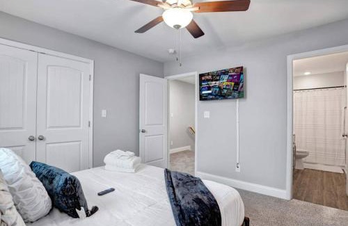 Clarksville Apartment | A Taste of Luxe *Upscale Condo*