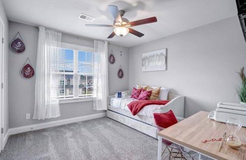 Clarksville Apartment | A Taste of Luxe *Upscale Condo*