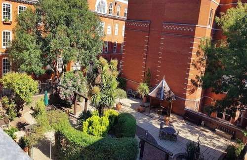 Covent Garden Apartment | A Theatrical Pied a Terre, Close to Absolutely Everything in Central London.