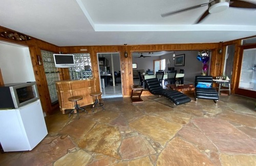 Belleair Beach House | A Unique White-Sand Beach House/Special Rates for a stay over 3 months. 🏝🏖⛱