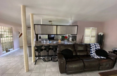 Belleair Beach House | A Unique White-Sand Beach House/Special Rates for a stay over 3 months. 🏝🏖⛱