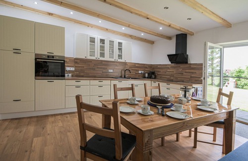 Brookmerland House | A vacation home to feel at home in. Our newly renovated and just completed "Ferienhaus Upgant" is modern and stylishly furnished. The 110 square meter living space is located entirely on the first floor and offers you open, modern living.