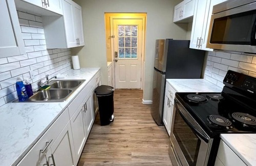 Temple House | A Vibrant Paradise - 3 BDR 2 BTH Home of Temple