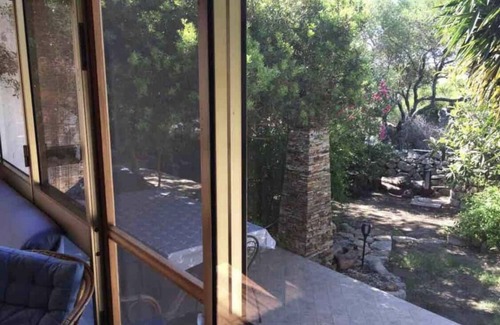 Santa Teresa di Gallura House | A villa with garden for 4 People