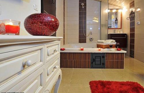 Safed Cabin | A Window to Kinneret