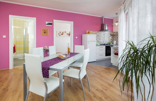 Vinisce Apartment | A3 modern apartment with garden, 80m from beach