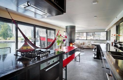 Nieuwmarkt en Lastage Boat Rental | A304 Romantic SeaShip in top Center