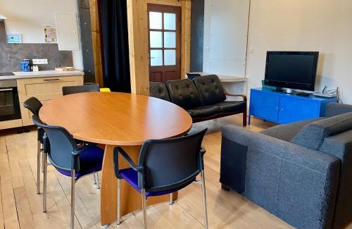 Imphy Apartment | A6 Parking Wifi 1 chambre 3 lits, 1 canapé lit 2 à 6 personnes Réduc à la semaine ou mois