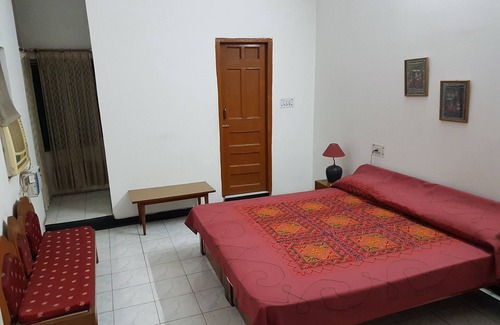 Patel Nagar Bed & Breakfast | Aananda Bed and Breakfast, East Patel Nagar New Delhi, is centrally located