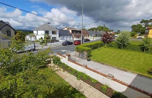 Abbeyfeale House | Abbeyfeale Home - Sleeps 6 - Convenient Location