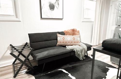 South Overton House | Abbott Retreat- 4min walk to TTU & 2 king beds