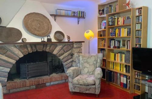 Bosa Historic Centre Apartment | Abbratzu Guest House - Sardinian style and garden