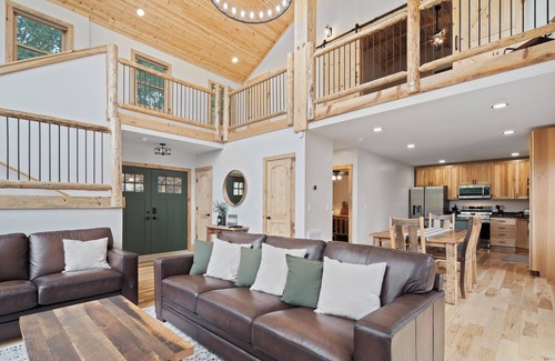 Lake Lure Cabin | Above It All Hot Tub Views Rumbling Bald Sleeps 11