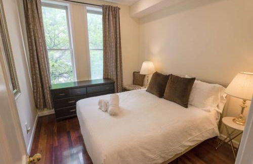 Shaw Apartment | Above Maxwell Wine Bar - Super Central 2Bed 2Bath